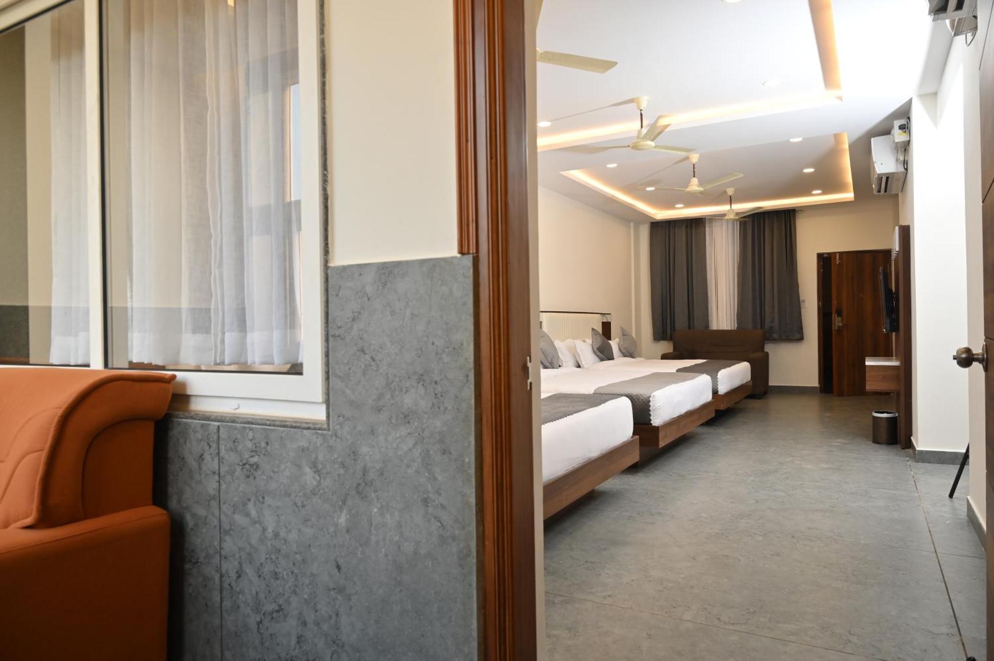 Hotel Shri Devi Comforts Inn Bhatkal Екстериор снимка
