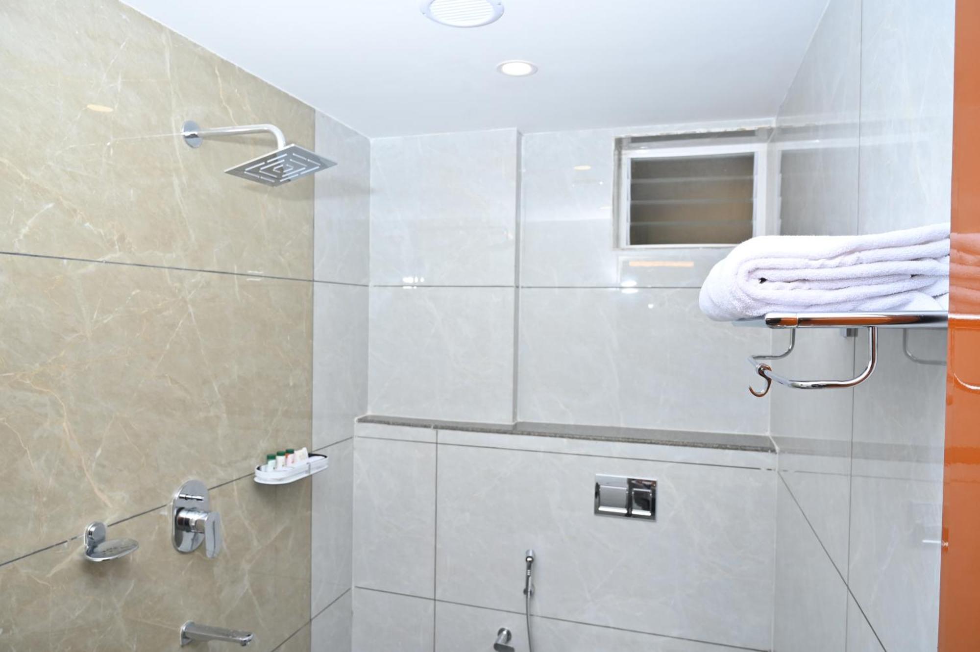Hotel Shri Devi Comforts Inn Bhatkal Екстериор снимка