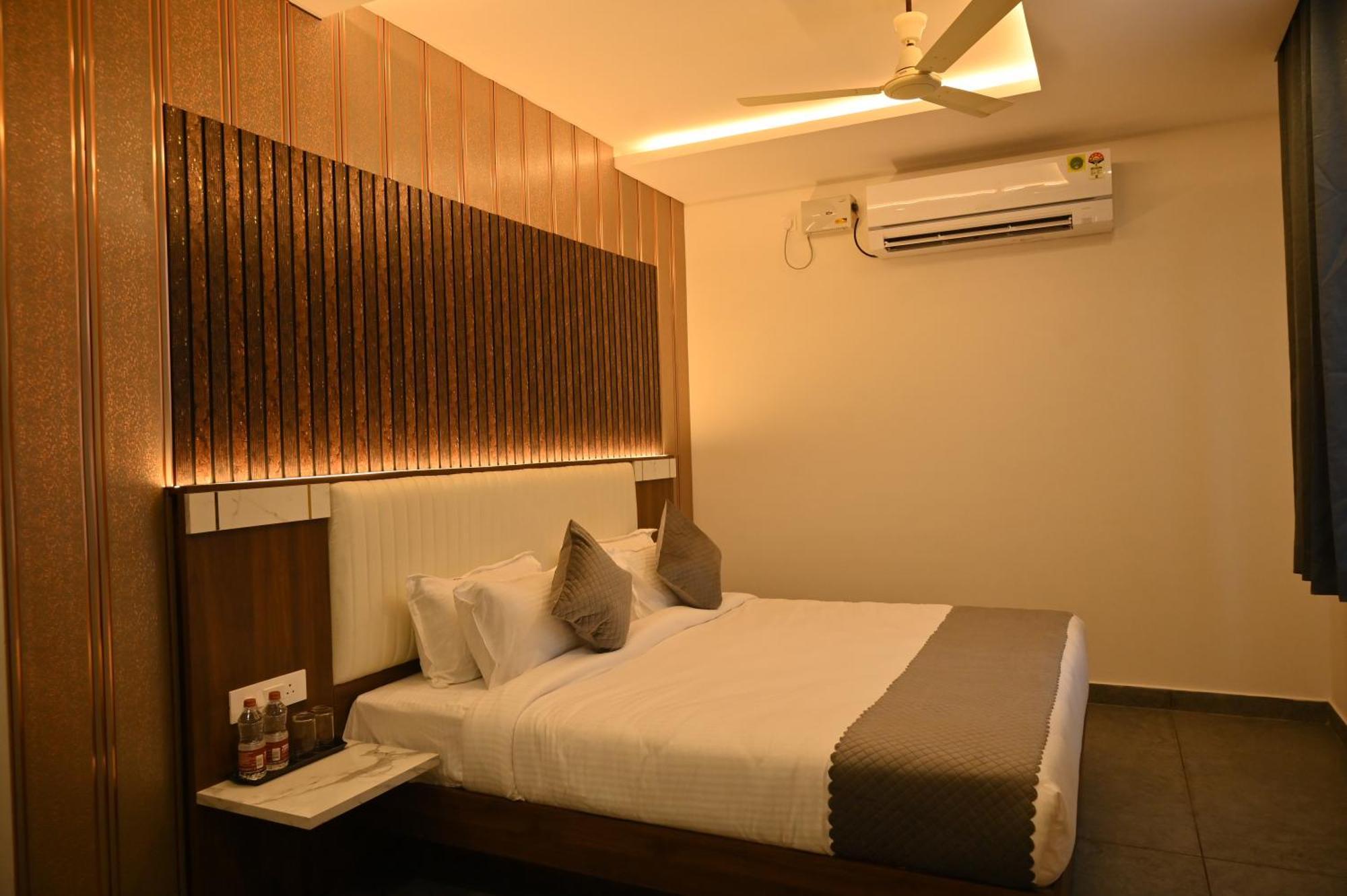 Hotel Shri Devi Comforts Inn Bhatkal Екстериор снимка