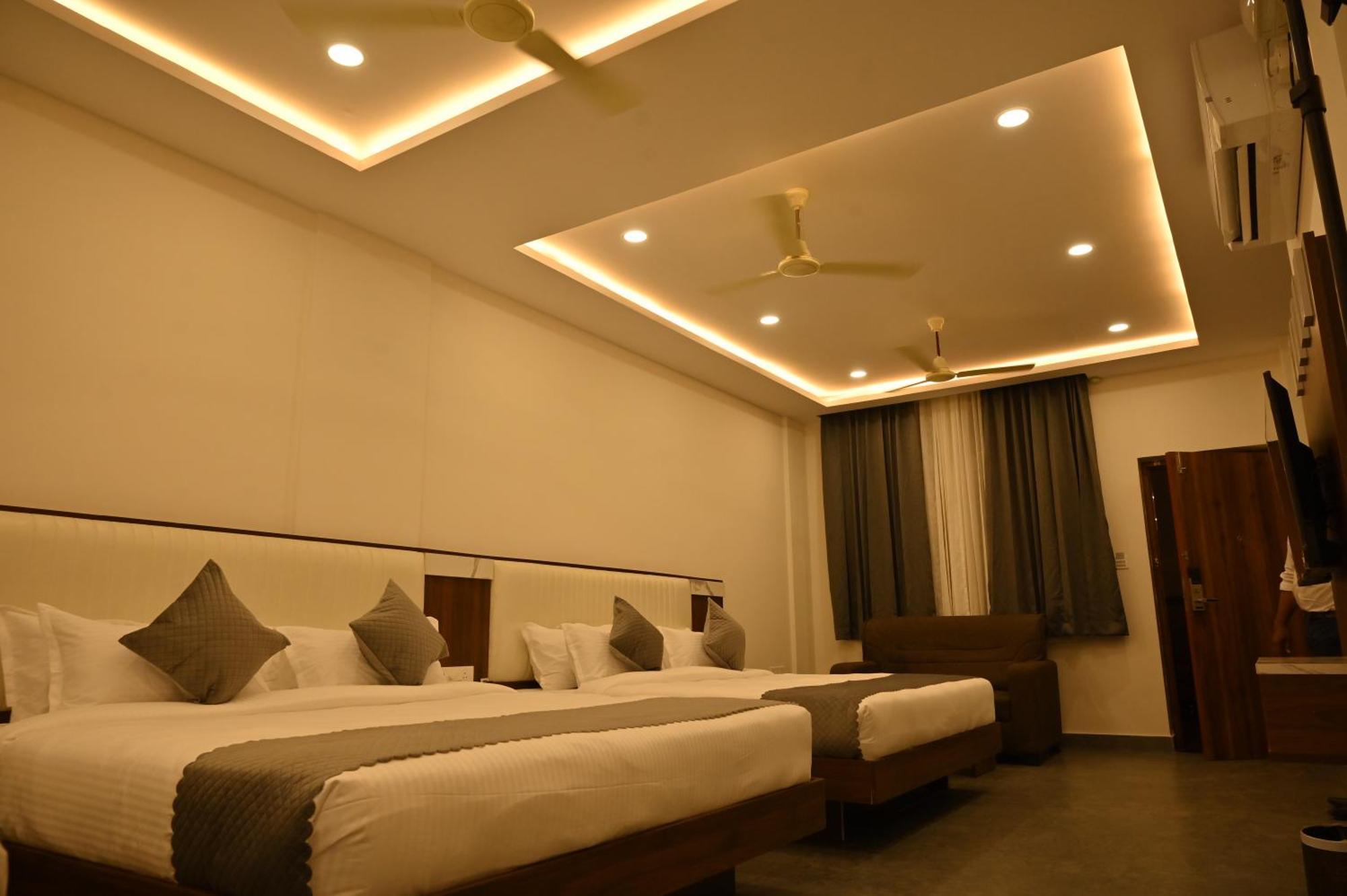 Hotel Shri Devi Comforts Inn Bhatkal Екстериор снимка