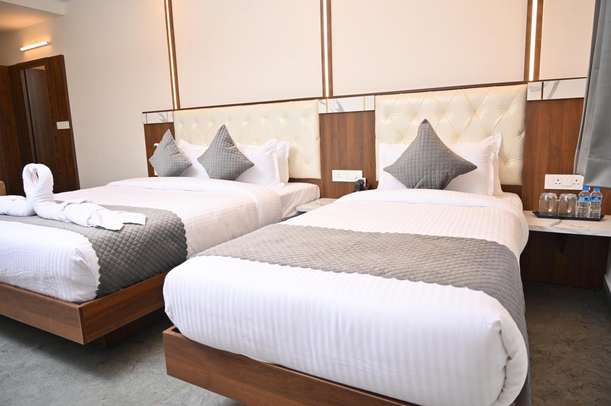 Hotel Shri Devi Comforts Inn Bhatkal Екстериор снимка