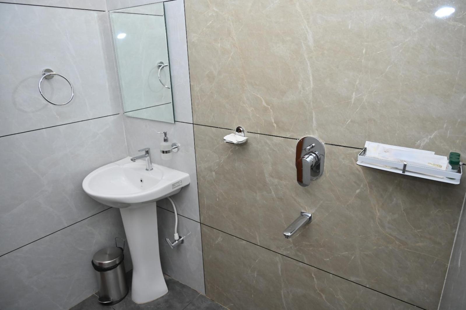 Hotel Shri Devi Comforts Inn Bhatkal Екстериор снимка