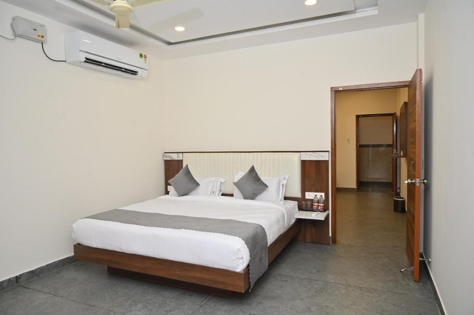 Hotel Shri Devi Comforts Inn Bhatkal Екстериор снимка