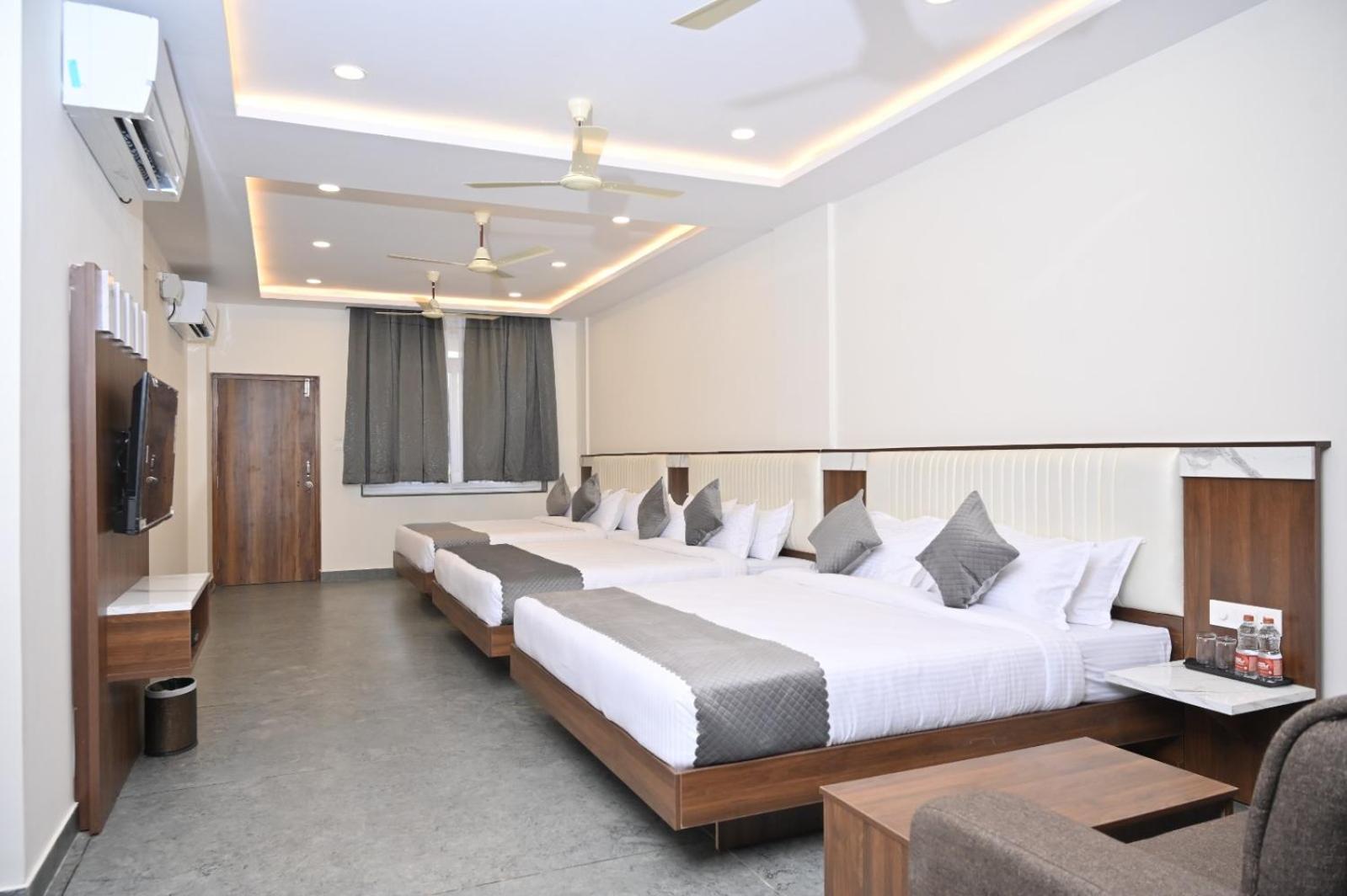 Hotel Shri Devi Comforts Inn Bhatkal Екстериор снимка