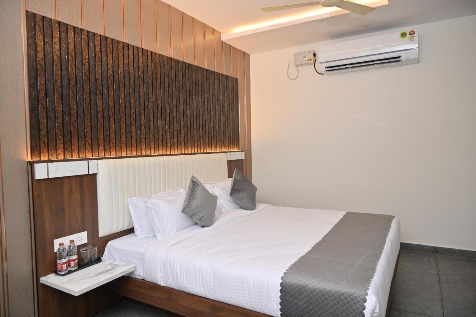 Hotel Shri Devi Comforts Inn Bhatkal Екстериор снимка